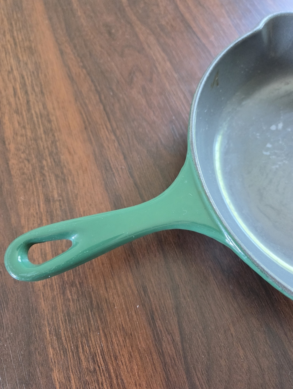 Vintage Le Creuset #23 Emerald Green Enameled Cast Iron Skillet 9" Double Spout - Picture 3 of 7